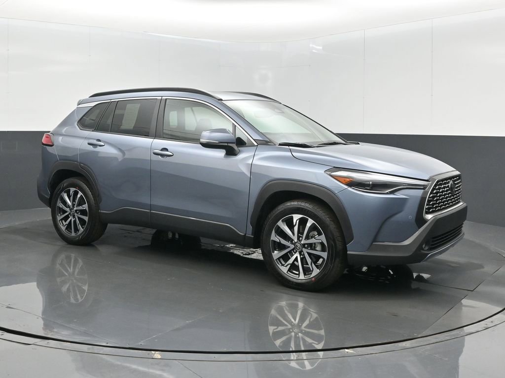 Used 2024 Toyota Corolla Cross XLE w/ Convenience Package image 28