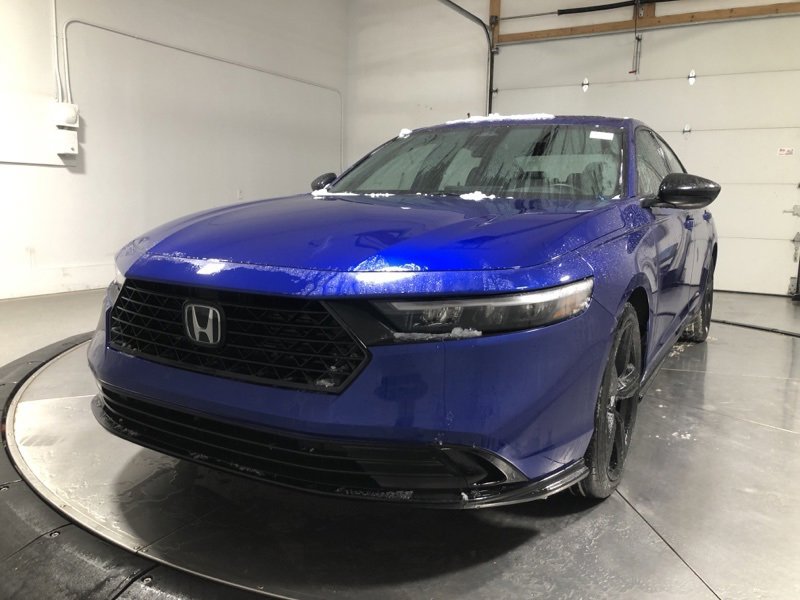 Used 2023 Honda Accord Sport image 3