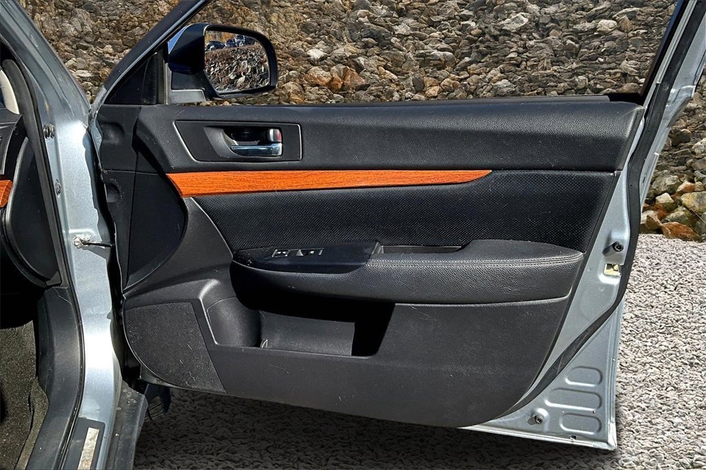Used 2013 Subaru Outback 2.5i Limited w/ Moonroof Pkg image 20