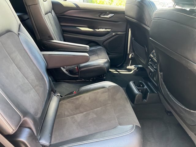 Used 2024 Jeep Grand Cherokee L Altitude AWD/4WD image 8