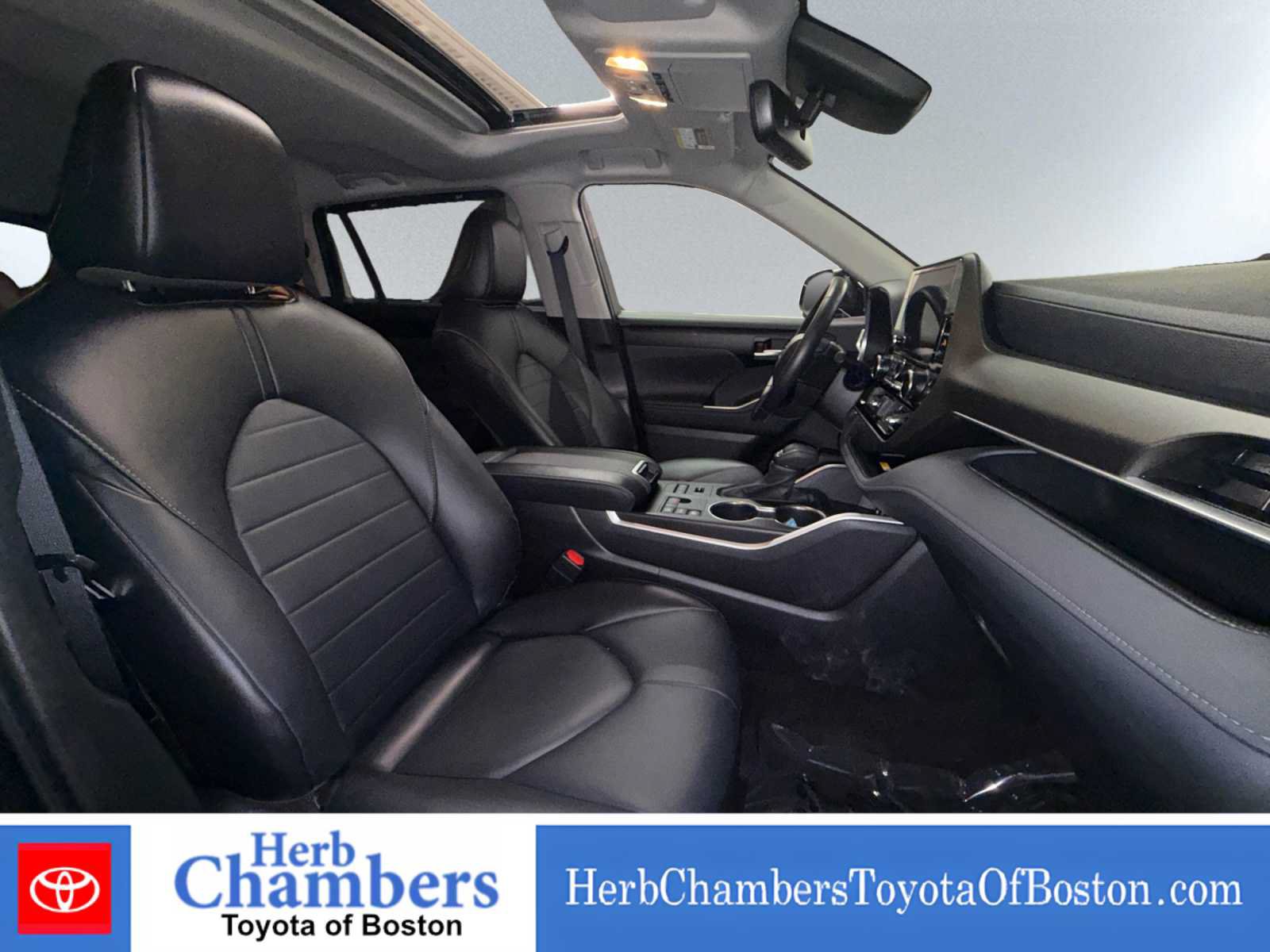 Used 2023 Toyota Highlander XLE AWD/4WD image 15