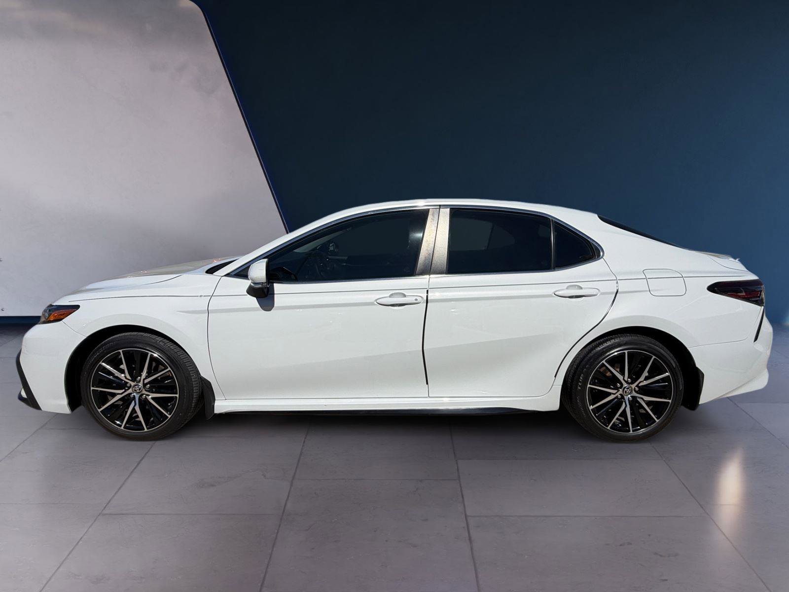 Used 2023 Toyota Camry SE image 2