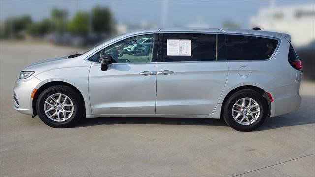 Certified 2024 Chrysler Pacifica Touring-L FWD video 3
