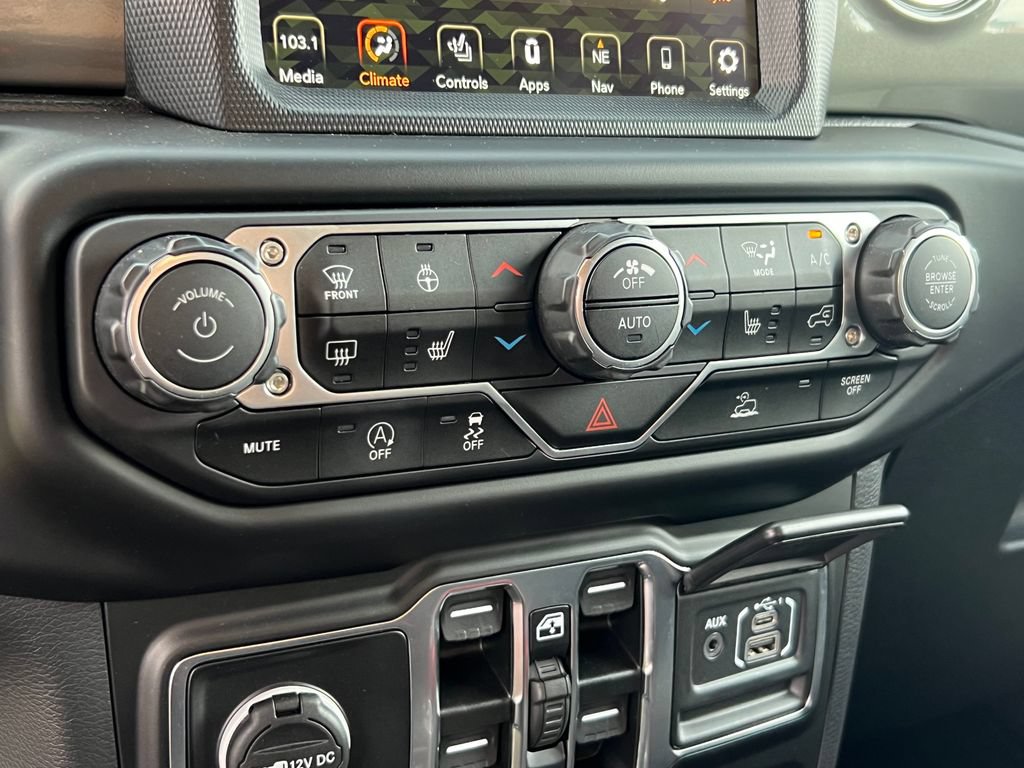 Used 2023 Jeep Wrangler Unlimited Sahara AWD/4WD image 35