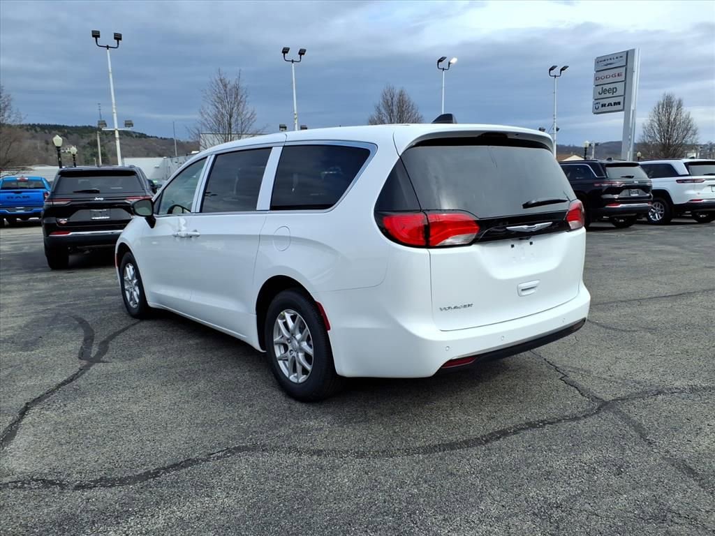 New 2026 Chrysler Voyager LX FWD image 5