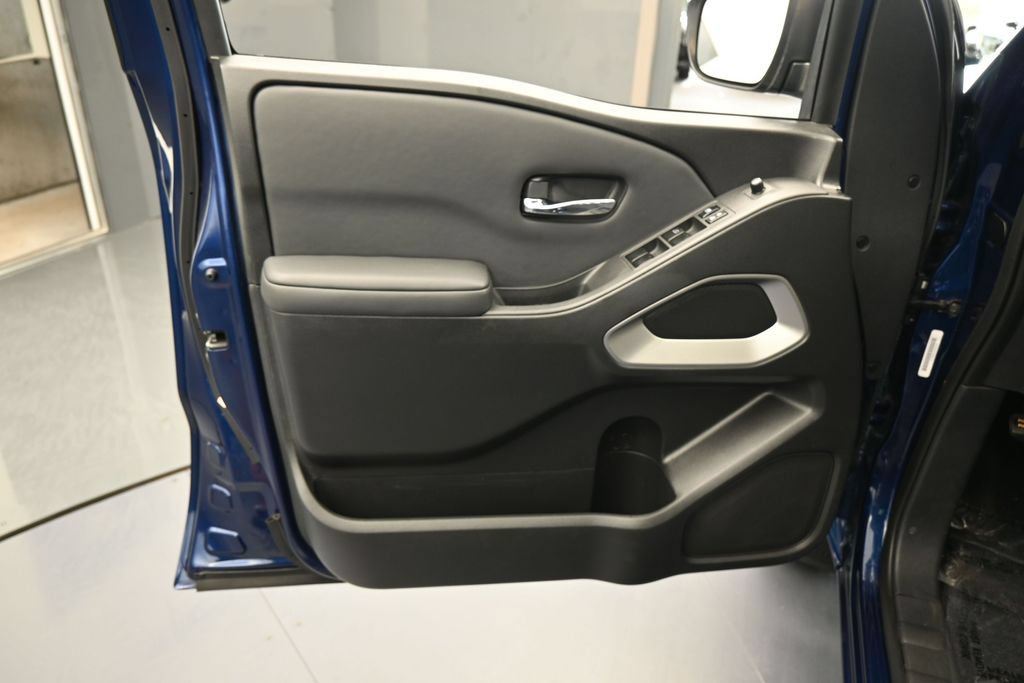 Used 2022 Nissan Frontier SV RWD image 14