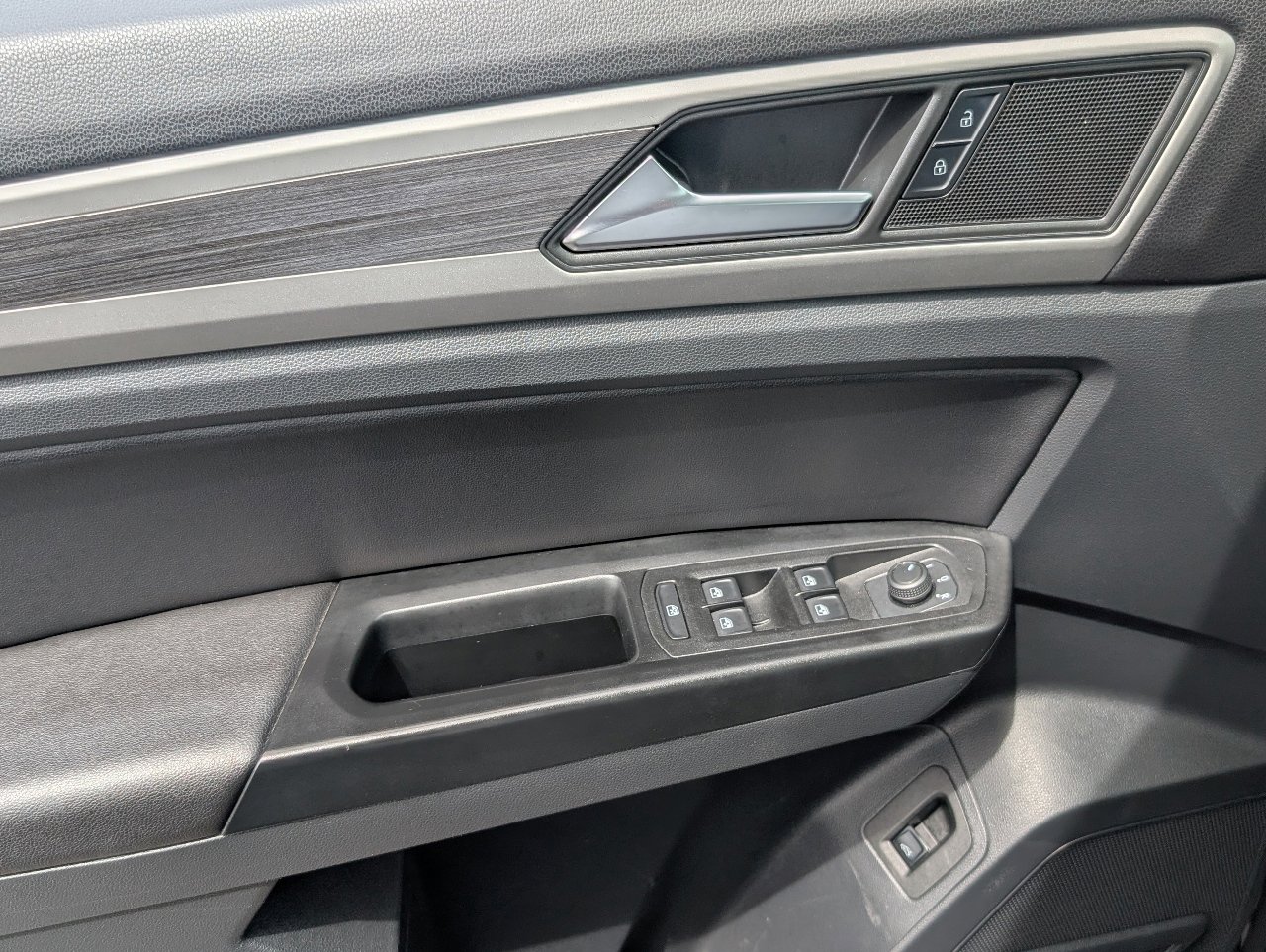 Used 2021 Volkswagen Atlas SEL AWD/4WD image 16