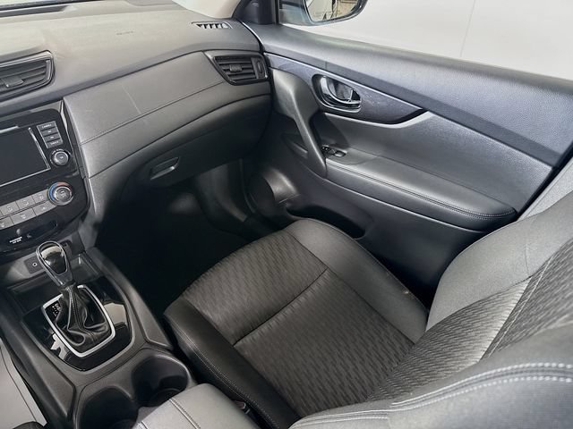 Used 2018 Nissan Rogue S AWD/4WD image 27