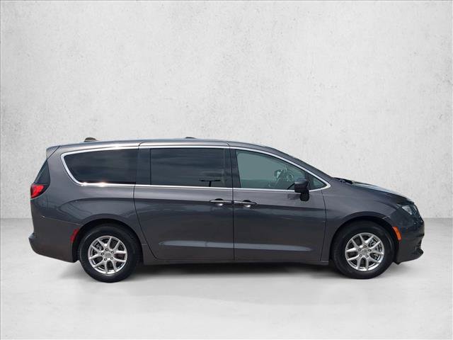 Used 2023 Chrysler Voyager LX FWD image 4