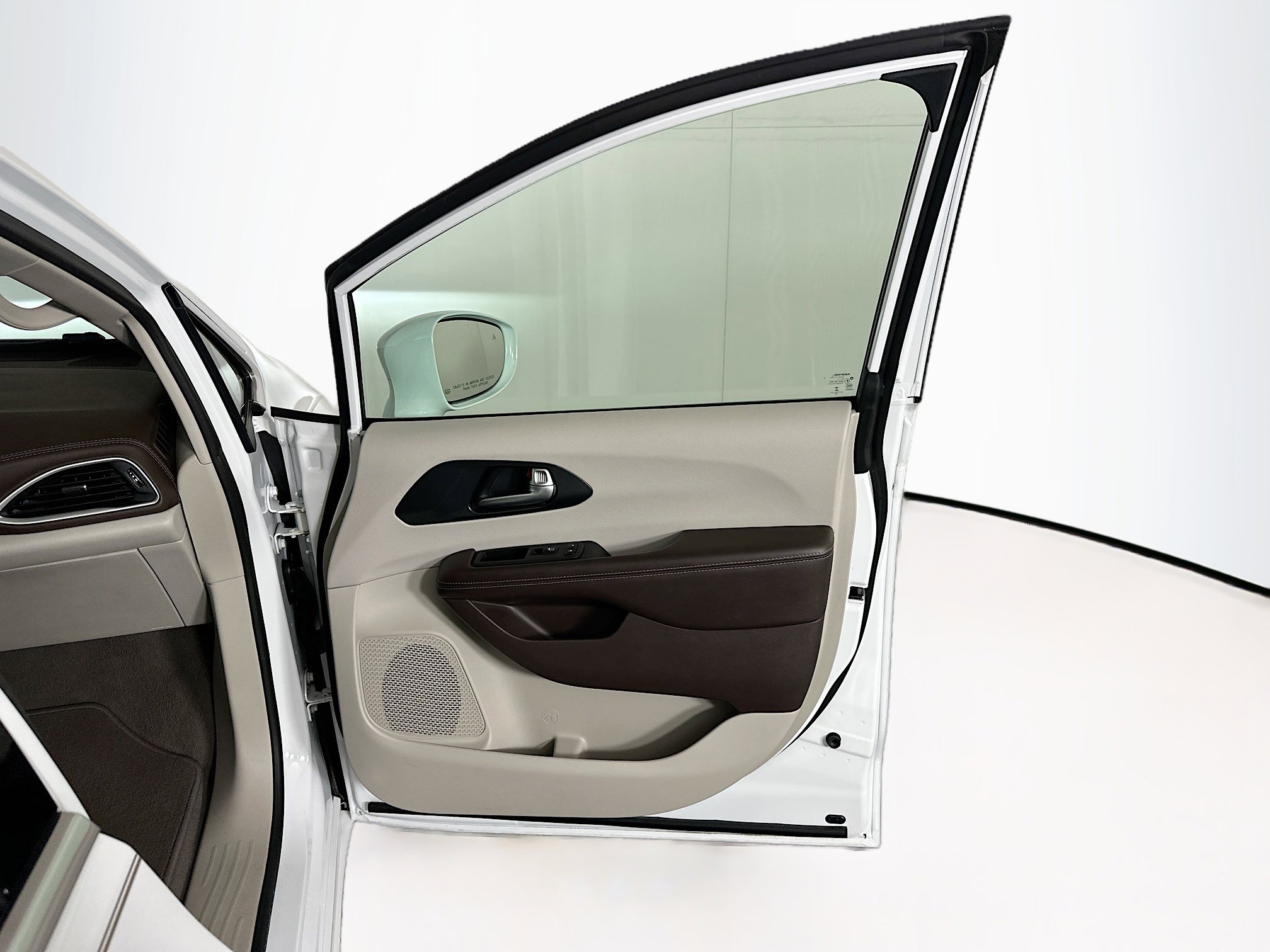 Used 2021 Chrysler Pacifica Touring-L image 33