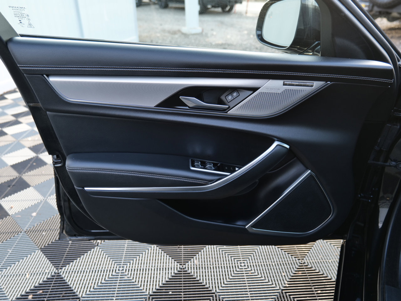 Used 2024 Jaguar XF R-Dynamic SE image 12