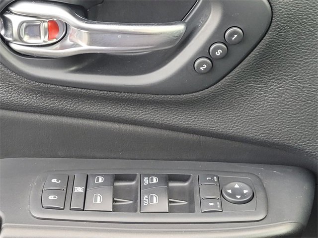 Used 2019 Jeep Cherokee Trailhawk image 34