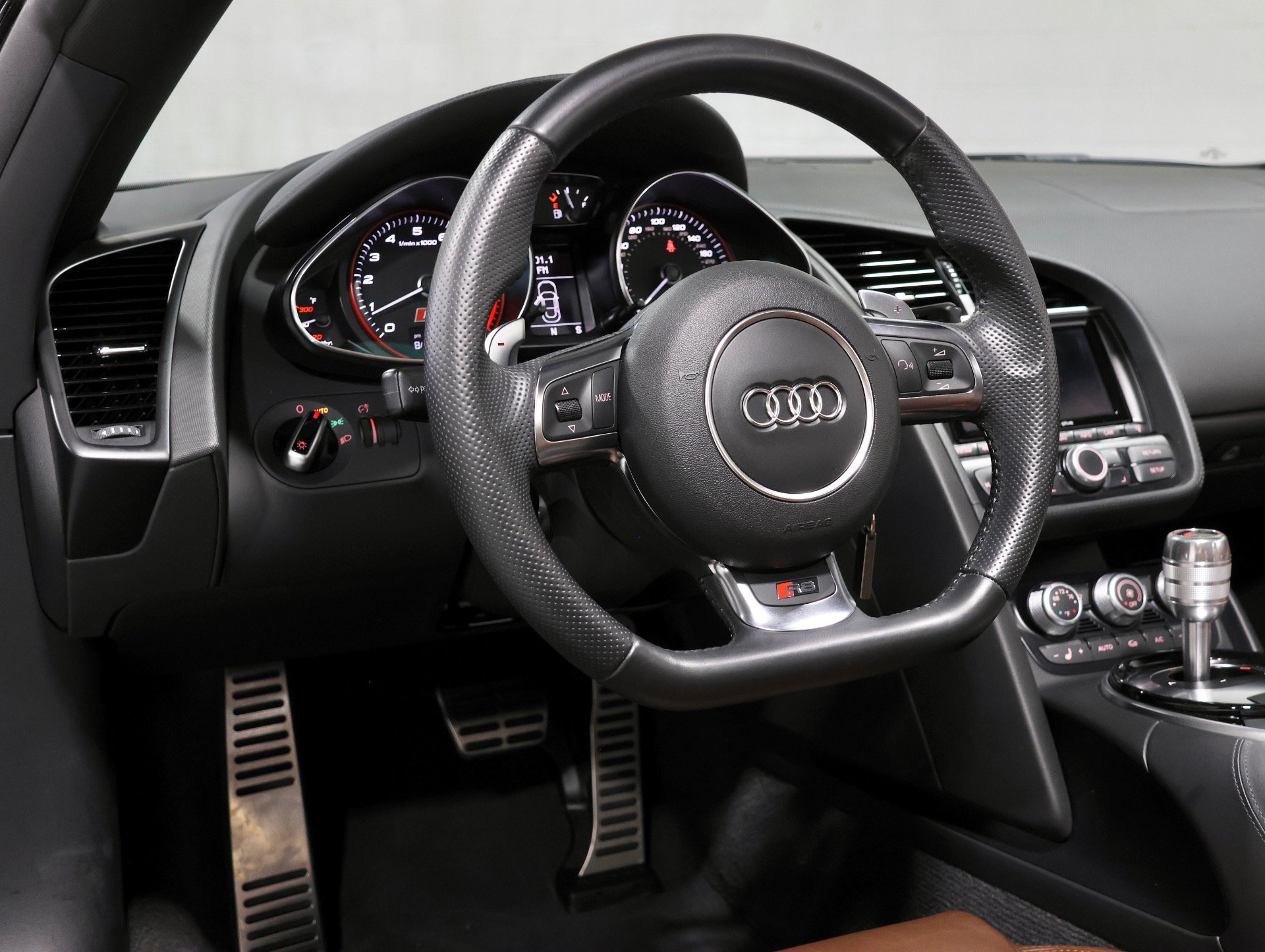 Used 2014 Audi R8 V10 AWD/4WD image 3