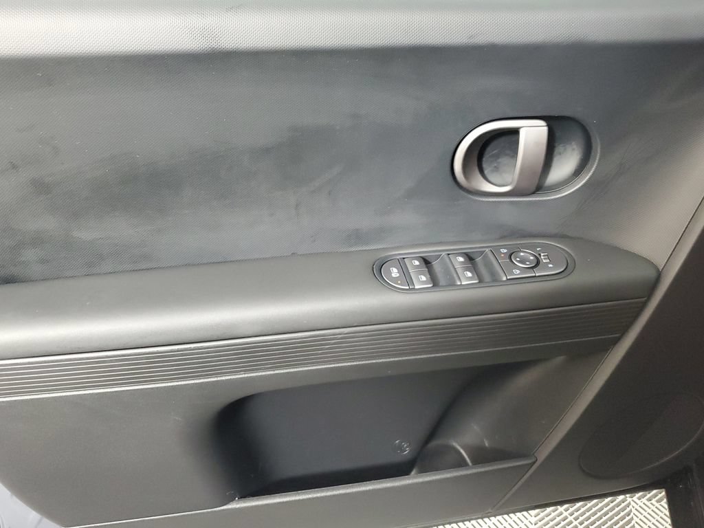 Used 2025 Hyundai Ioniq 5 SE RWD image 17