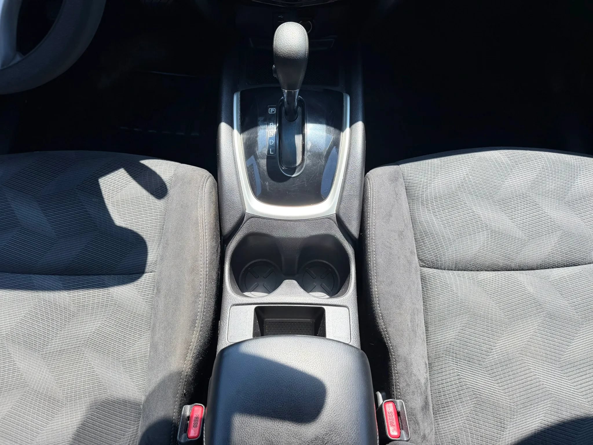 Used 2014 Nissan Rogue SV FWD image 13