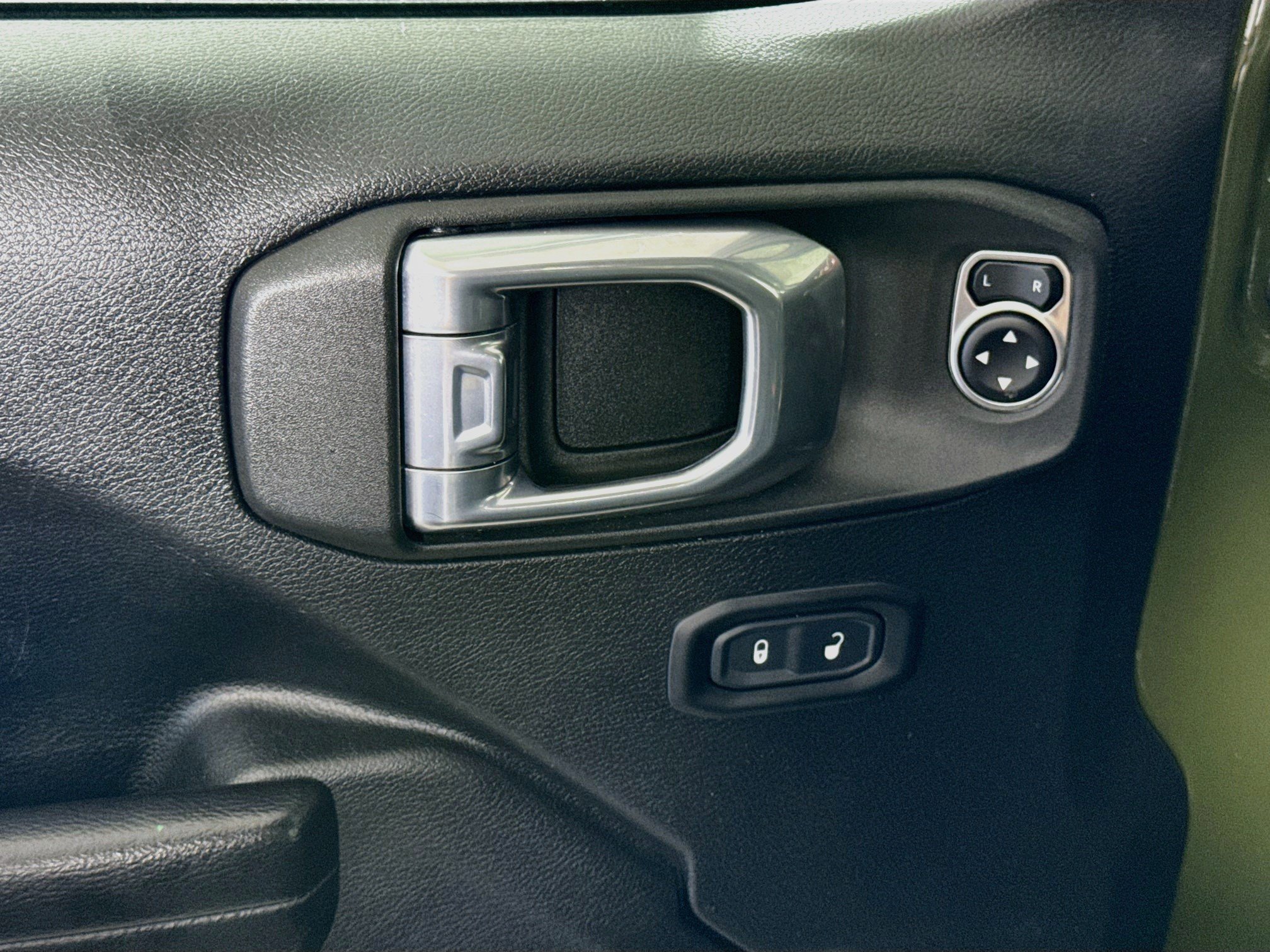 Used 2021 Jeep Wrangler Unlimited Rubicon w/ Uconnect 4C Nav & Sound Group AWD/4WD image 24