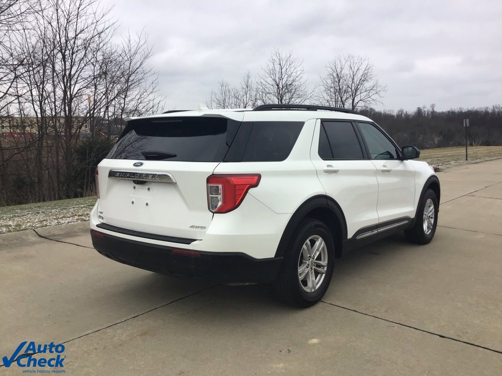 Used 2021 Ford Explorer XLT image 3