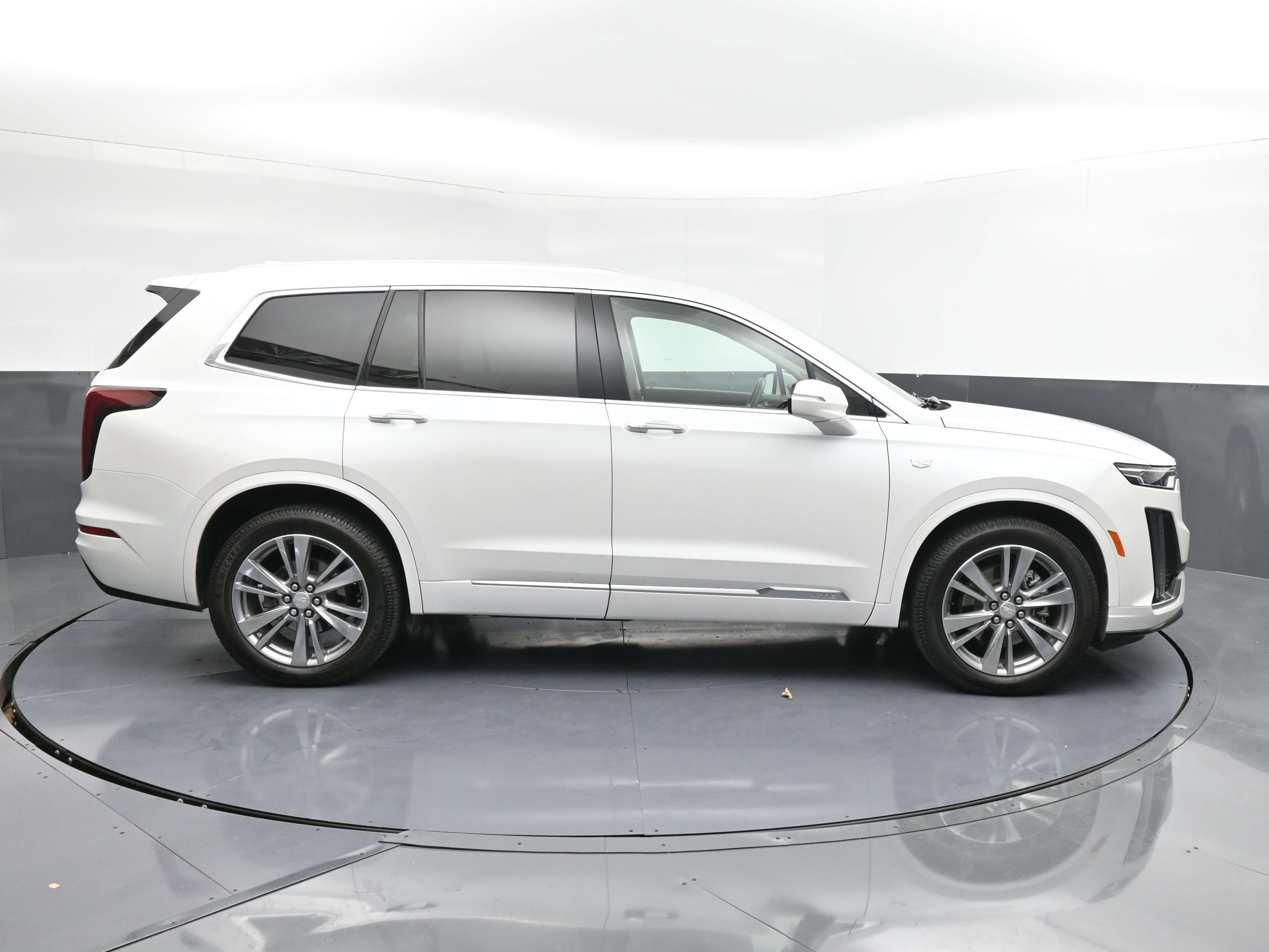 Used 2023 Cadillac XT6 Premium Luxury image 9