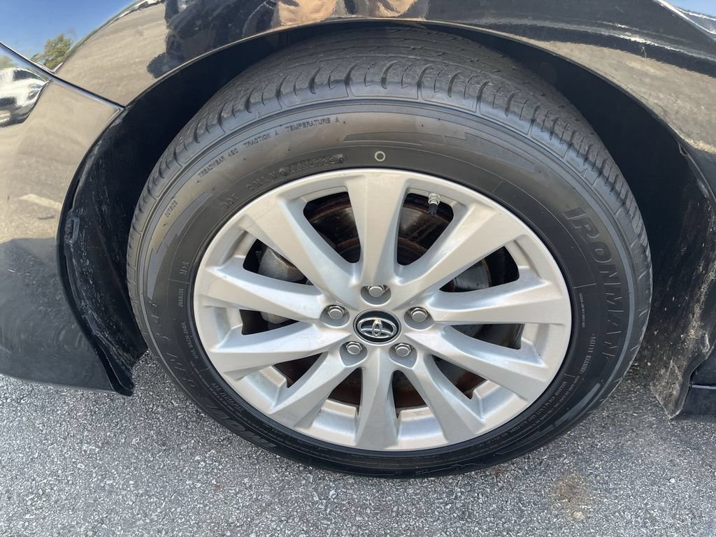 Used 2019 Toyota Camry LE FWD image 2
