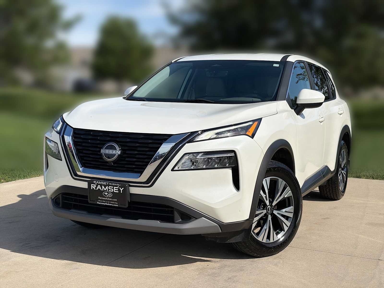 Used 2023 Nissan Rogue SV AWD/4WD image 1
