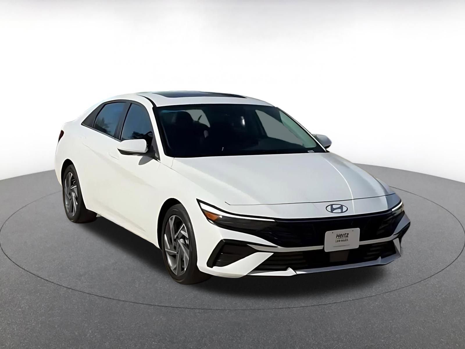 Used 2025 Hyundai Elantra SEL image 3