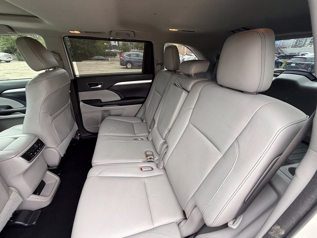 Used 2016 Toyota Highlander XLE AWD/4WD image 29
