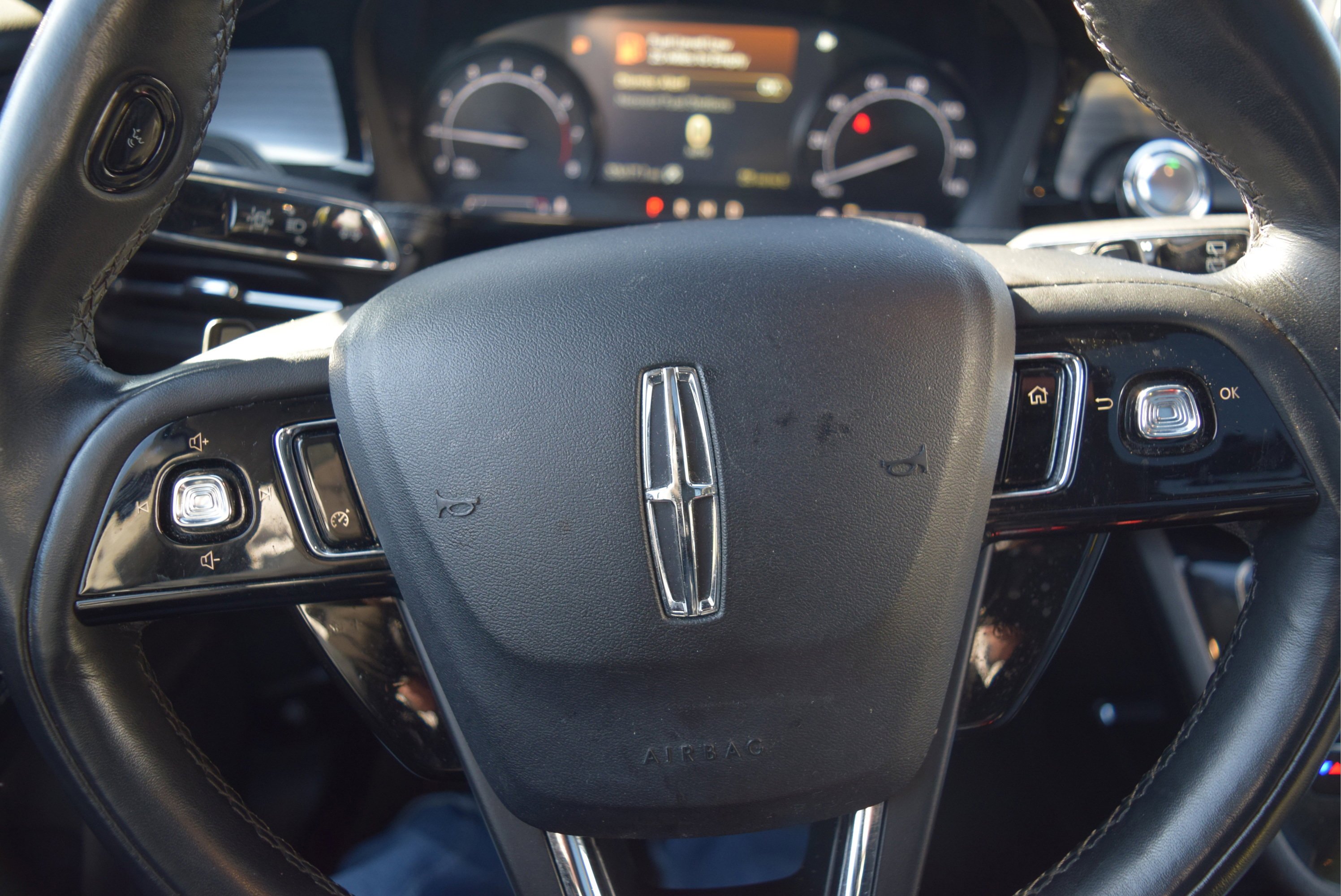 Used 2022 Lincoln Corsair AWD w/ Premium Package image 11