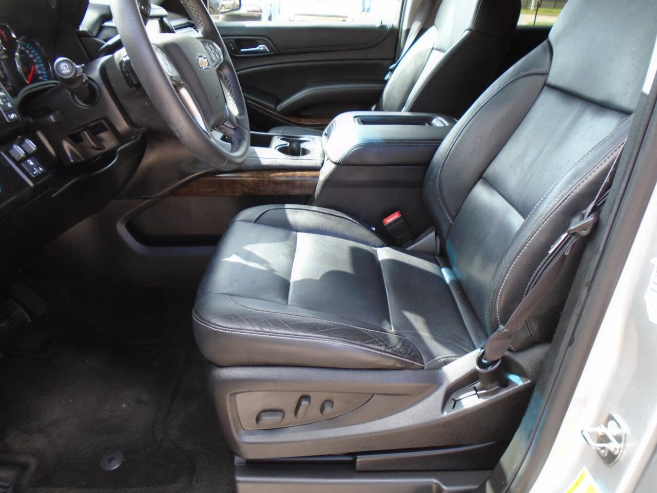 Used 2015 Chevrolet Suburban LT w/ Texas Edition RWD image 9