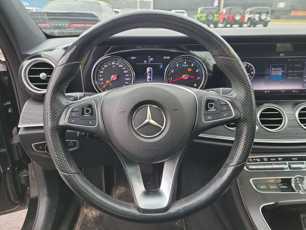 Used 2018 Mercedes-Benz E 400 4MATIC Sedan image 21