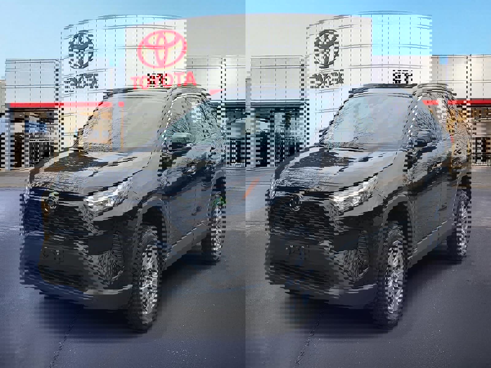 Used 2024 Toyota RAV4 XLE video 1