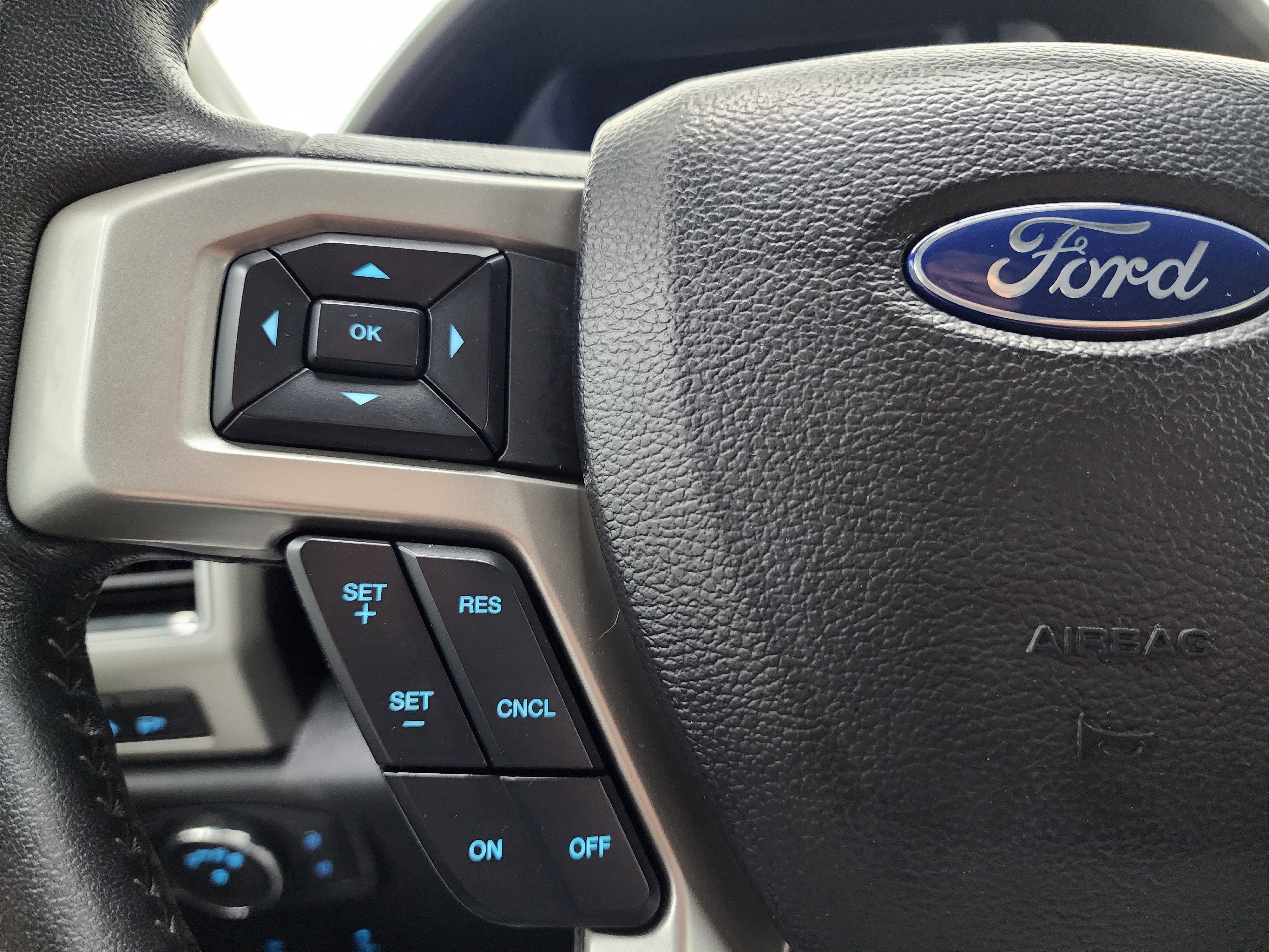 Used 2021 Ford F350 Lariat image 14