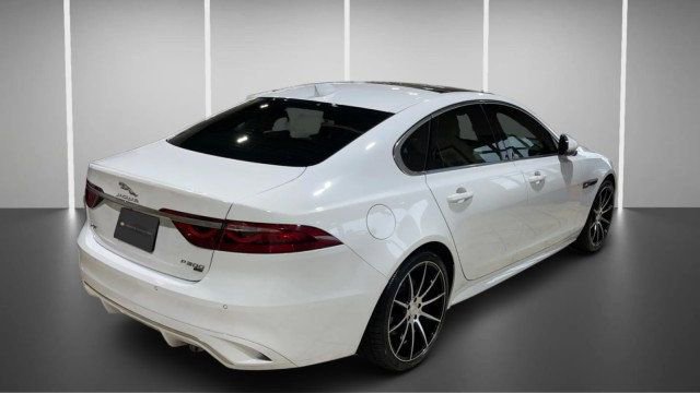 Used 2022 Jaguar XF R-Dynamic SE image 5