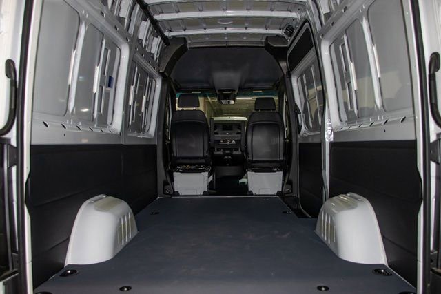 Used 2024 Mercedes-Benz Sprinter 2500 image 4