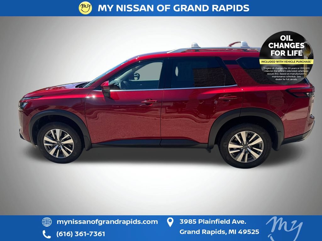 Used 2025 Nissan Pathfinder SL AWD/4WD image 5