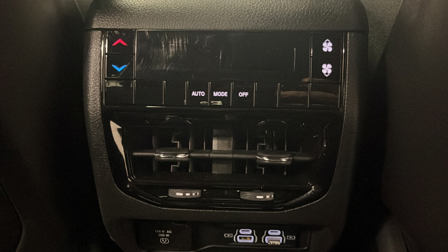 Certified 2025 Jeep Grand Cherokee L Laredo AWD/4WD image 36