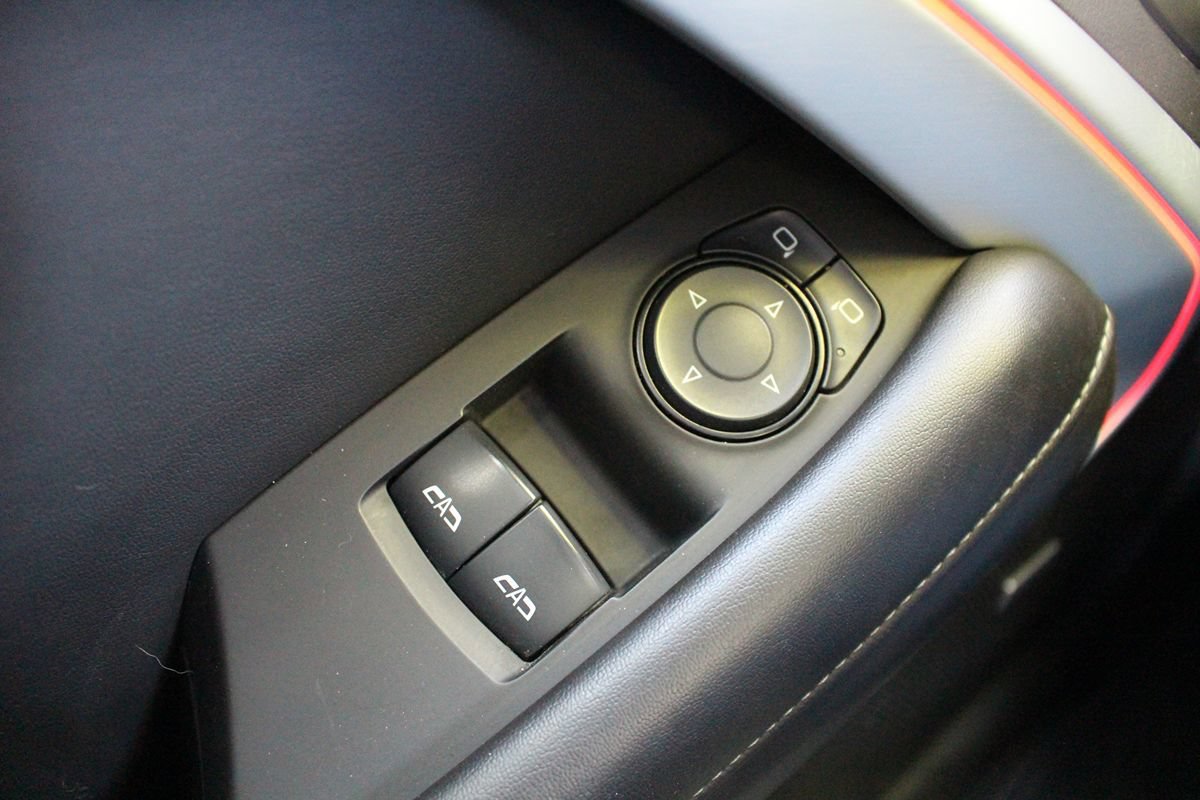Used 2017 Chevrolet Camaro LT RWD image 9