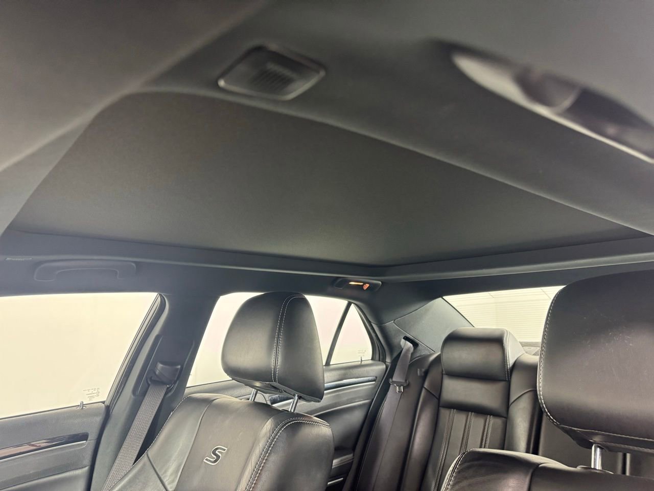 Used 2023 Chrysler 300 S RWD image 3