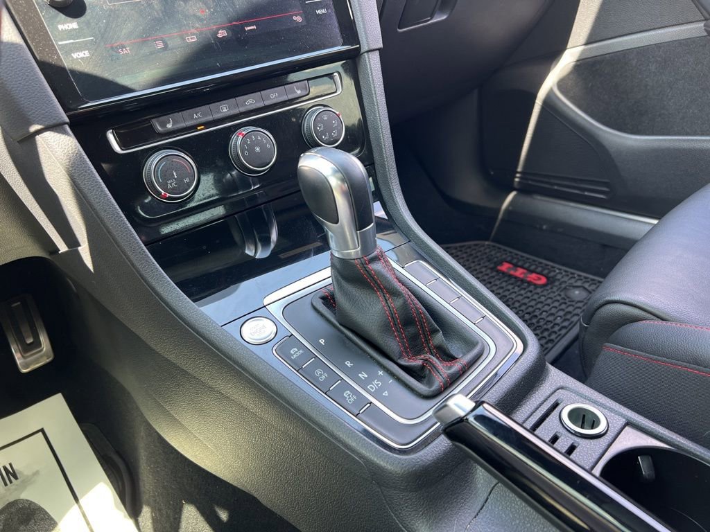 Used 2018 Volkswagen GTI SE image 19