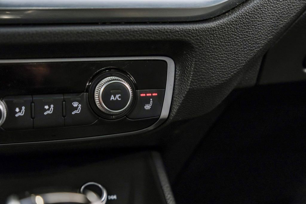 Used 2020 Audi Q3 2.0T Premium Plus w/ Premium Plus Package image 31