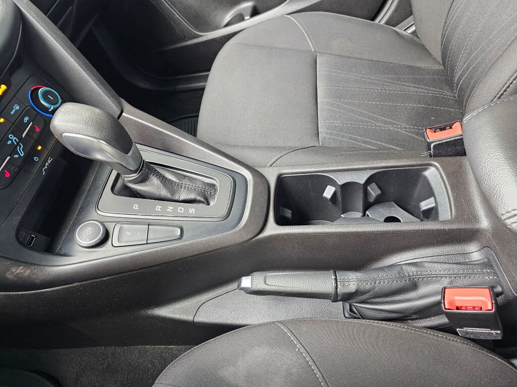 Used 2017 Ford Focus SE w/ SE Sport Package FWD image 24