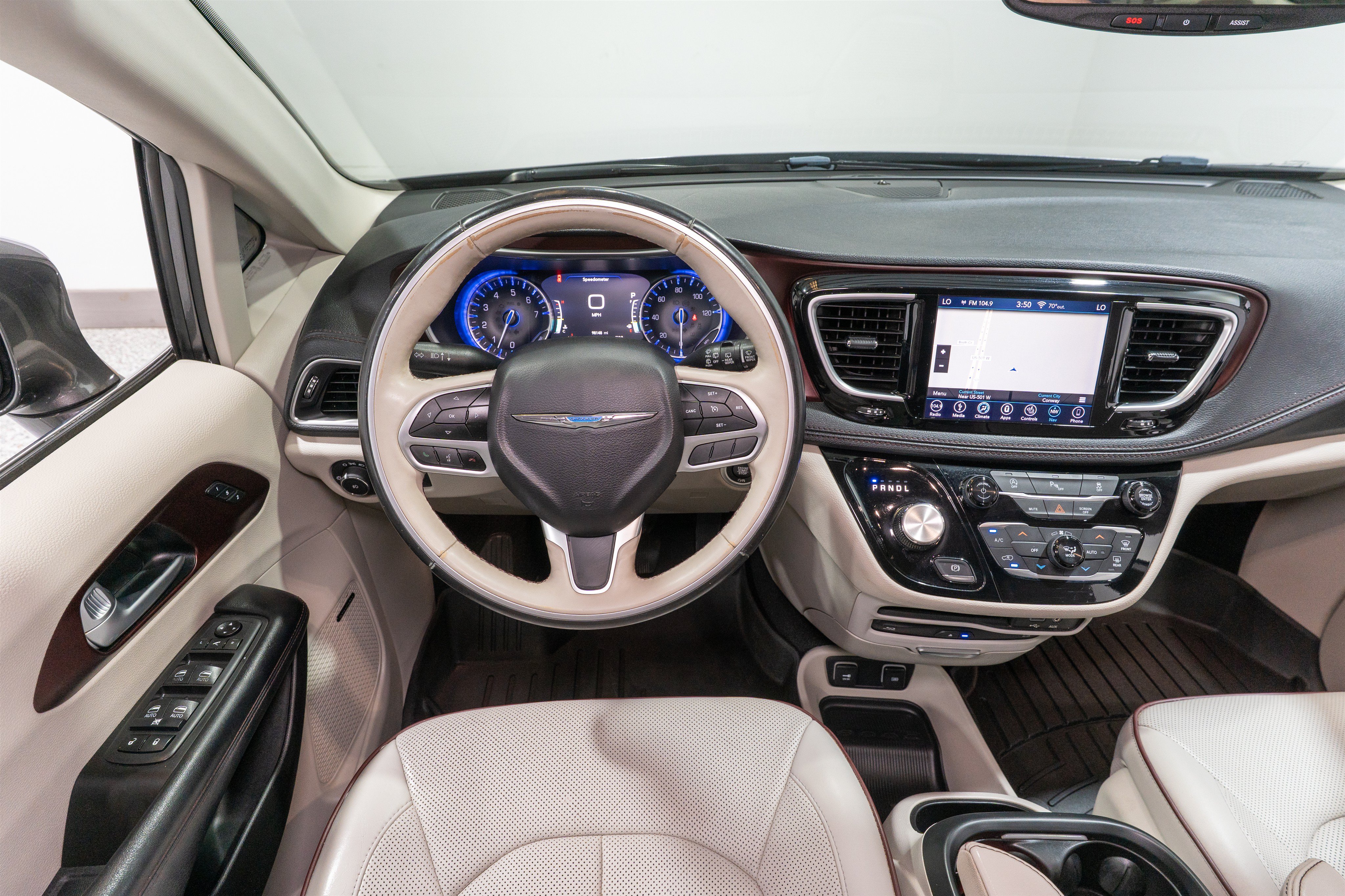 Used 2019 Chrysler Pacifica Limited w/ Tire & Wheel Group FWD image 11