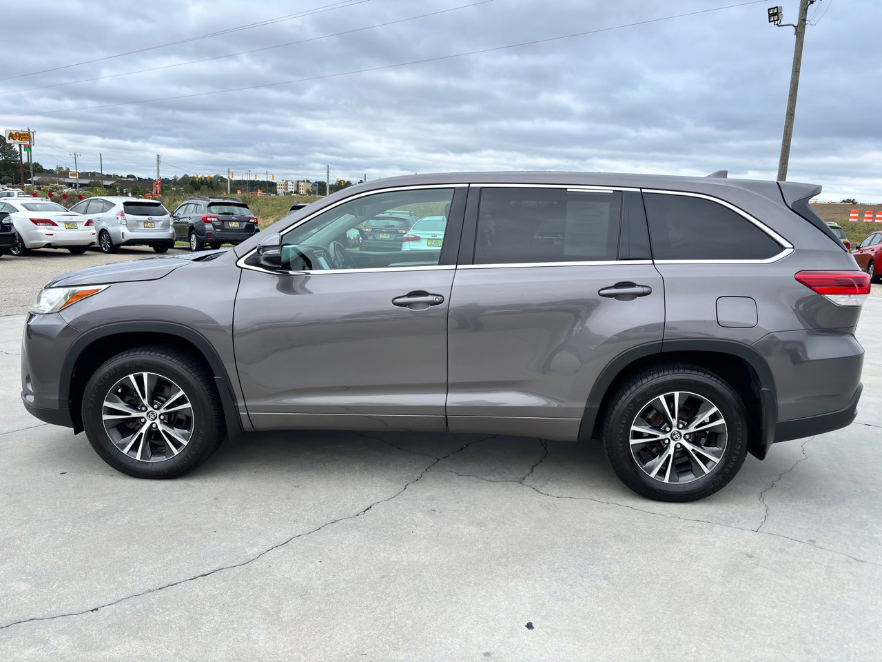 Used 2017 Toyota Highlander Plus image 7