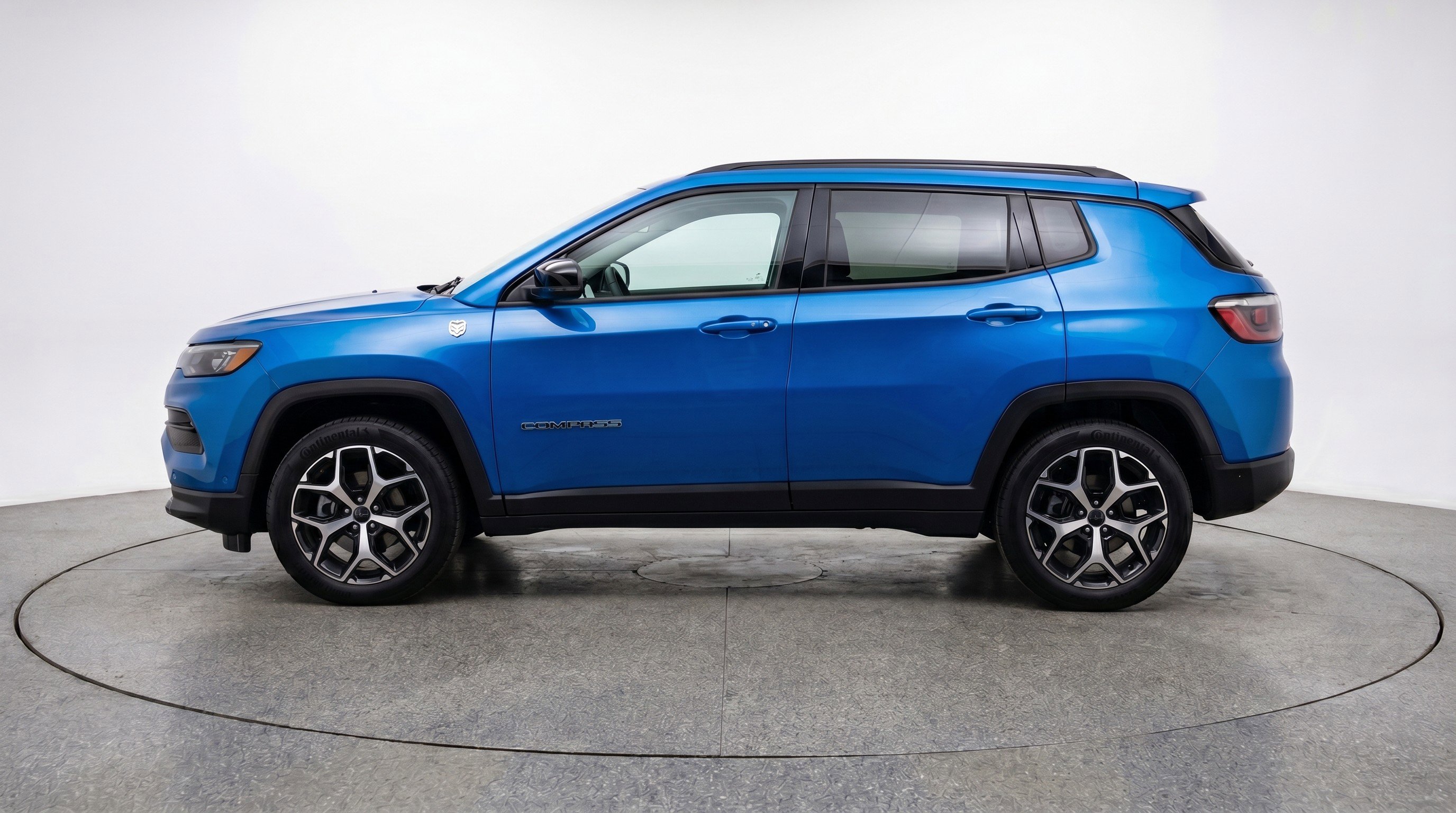 Used 2025 Jeep Compass Limited AWD/4WD image 5