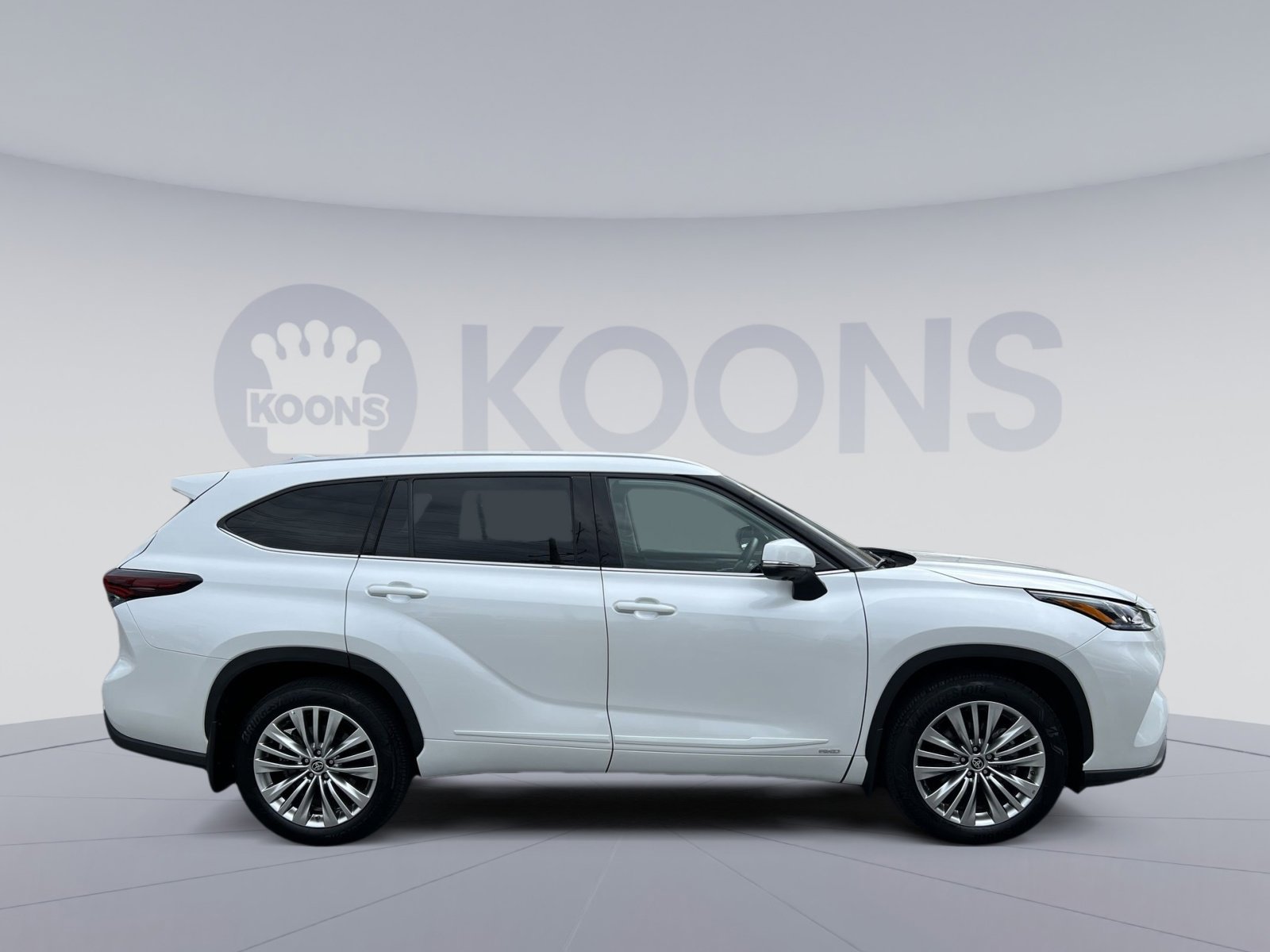 Used 2025 Toyota Highlander Platinum AWD/4WD image 8