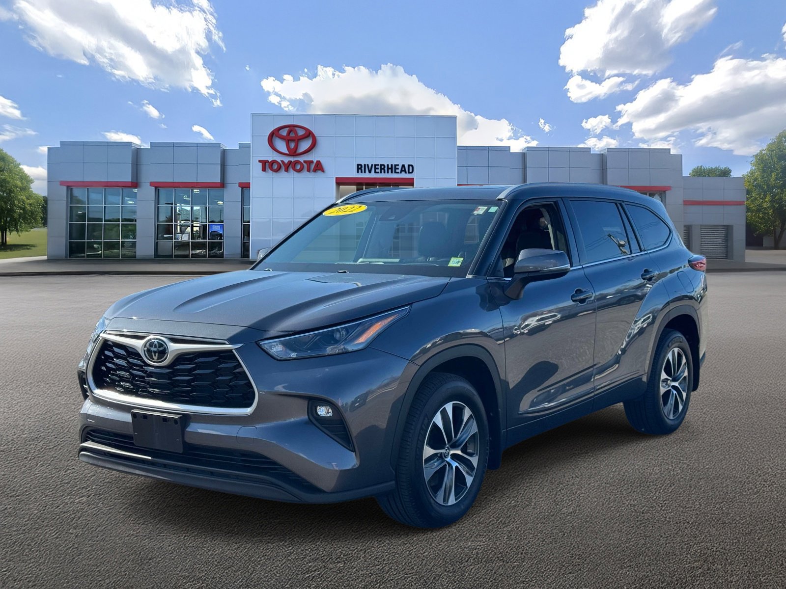 Used 2022 Toyota Highlander XLE image 1