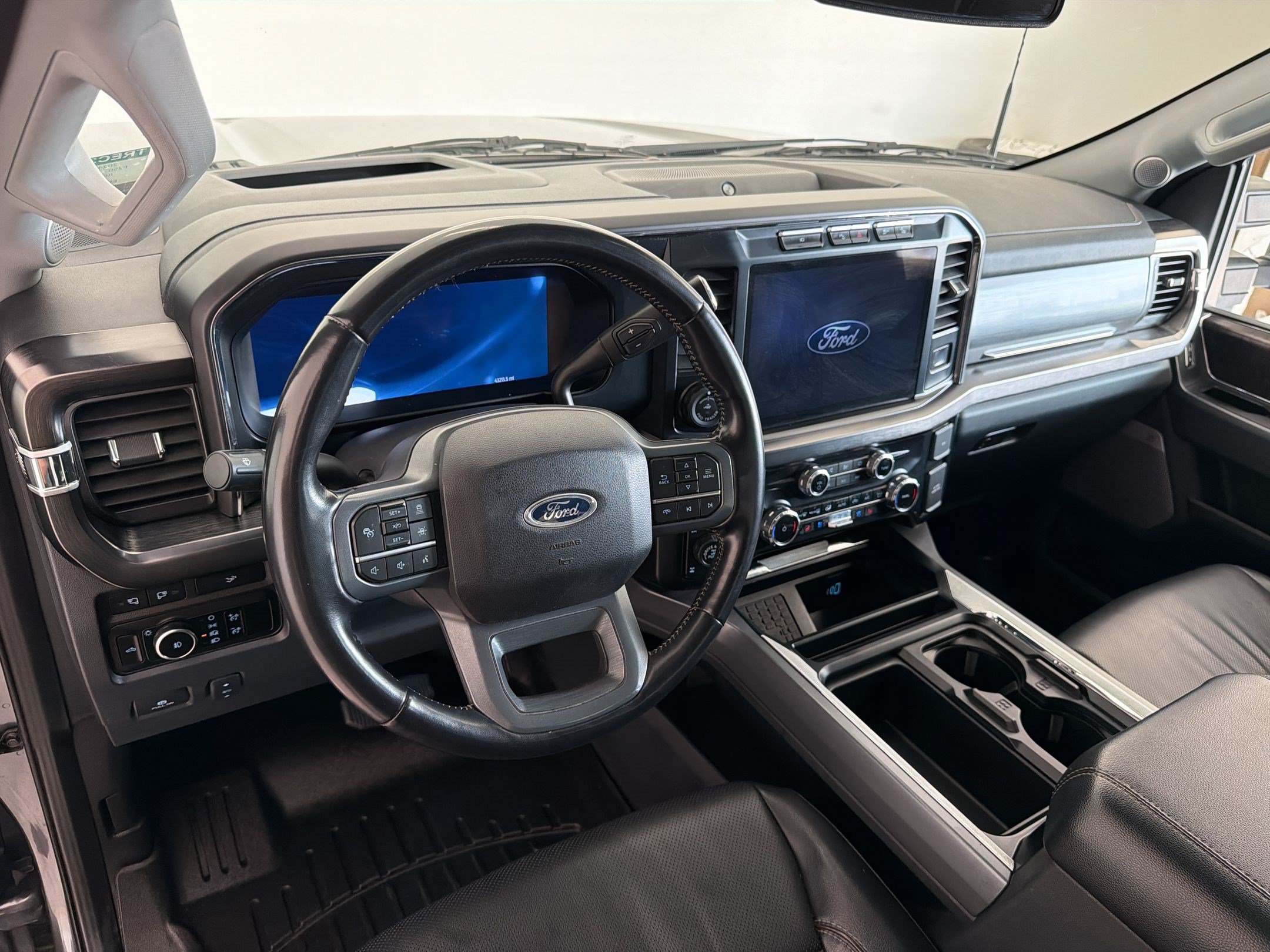 Used 2024 Ford F250 Lariat w/ Lariat Ultimate Package AWD/4WD image 4