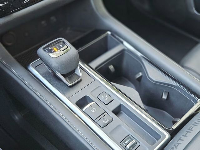 Certified 2025 Nissan Pathfinder SL image 25