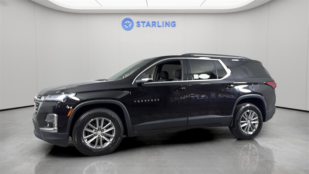 Used 2023 Chevrolet Traverse LT image 2