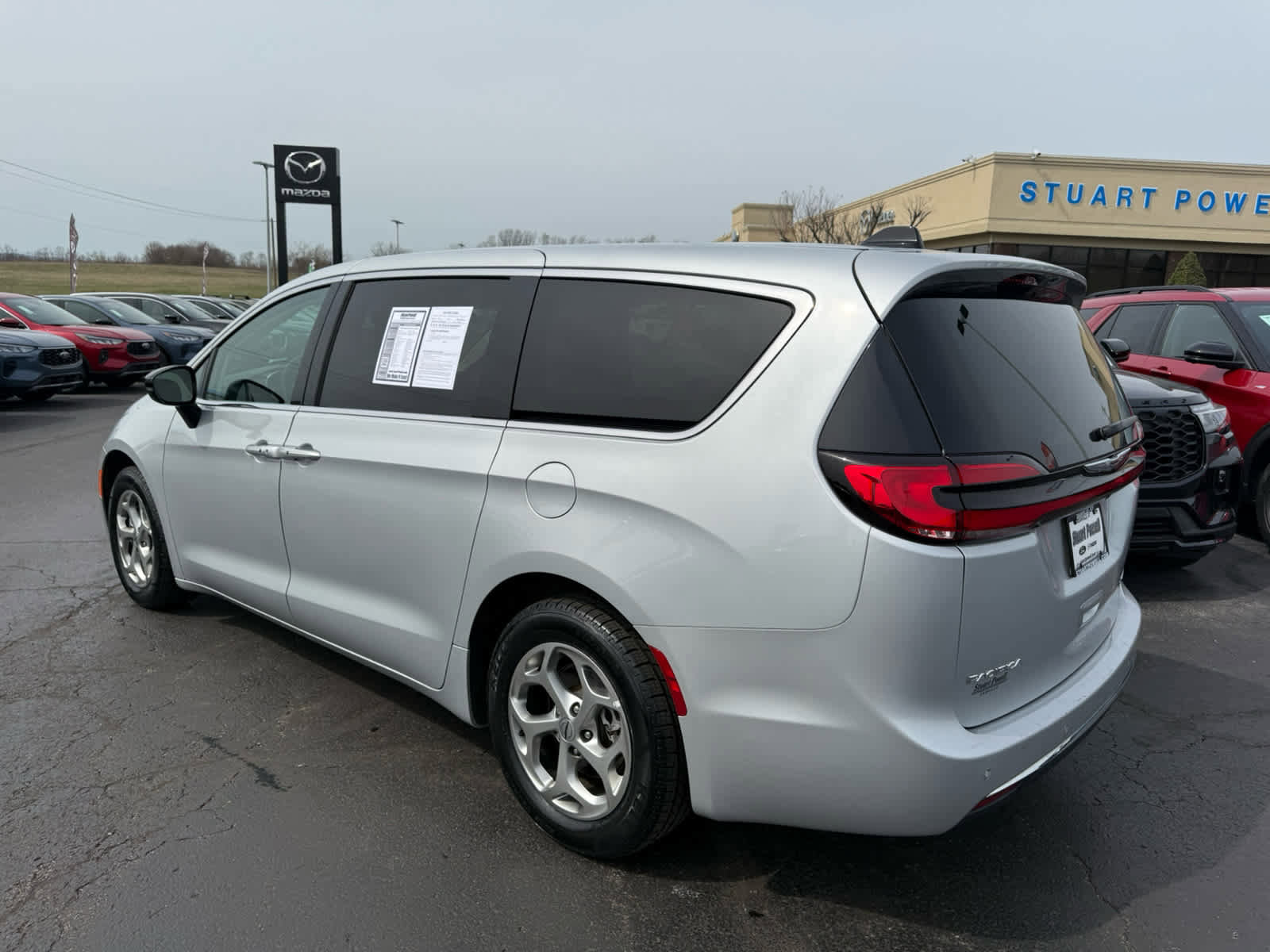 Used 2024 Chrysler Pacifica Limited FWD image 28