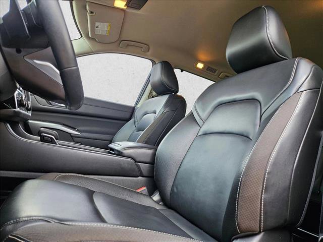 Used 2024 Nissan Pathfinder SL FWD image 16